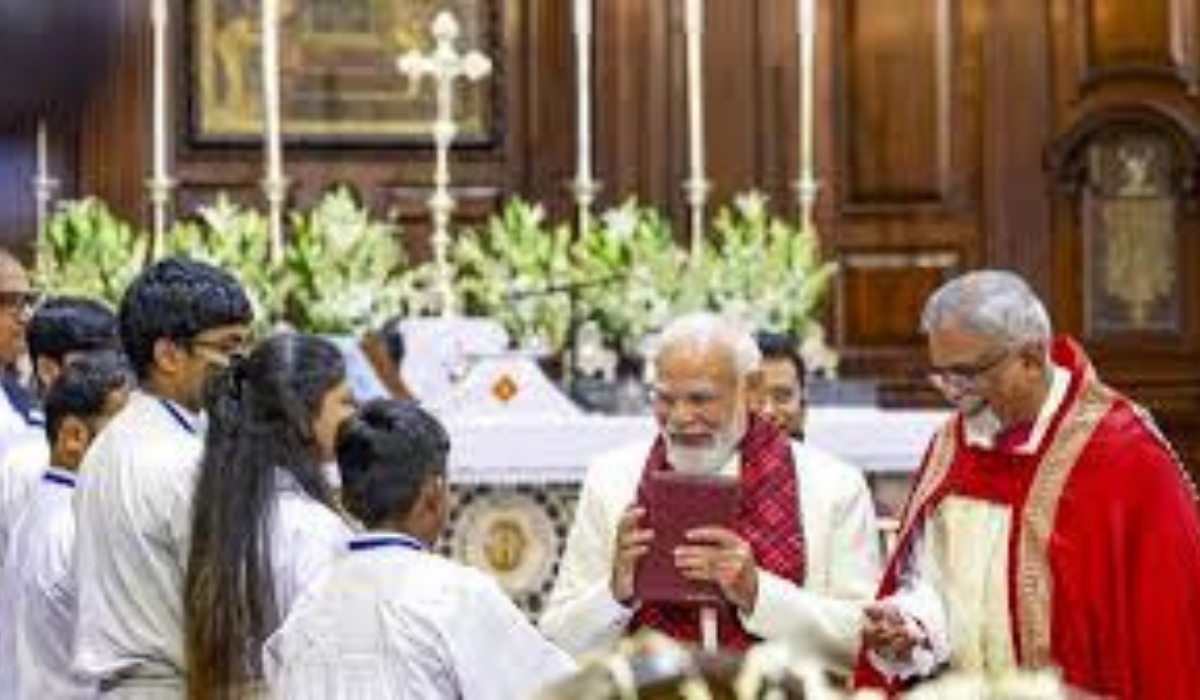 PM Modi Joins Christmas Morning Service at Delhi Church